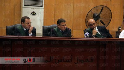 بالصور.. وصول البلتاجي إلى مقر محاكمته في «تعذيب ضابط برابعة»