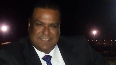 جمال ياقوت تسلمت جائزة الدولة التشجيعية من موظف الأرشيف