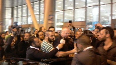 بالفيديووالصور..«ماكليش» يصل إلى مطار القاهرة لتولي الإدارة الفنية للزمالك