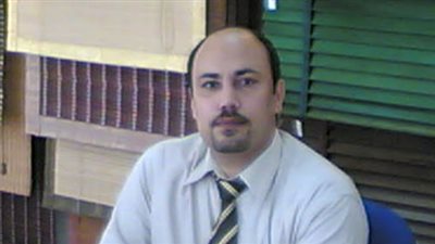 «سأرفع عنك الوصاية» قصيدة لـ«صابر الجمل»