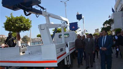 مليون و400 ألف جنيه تكلفة شراء 3 سيارات نظافة في دمياط (صور)