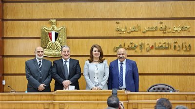 غادة والي توقع بروتوكول بين الأورمان ومجموعة منصور بـ250 مليون جنيه