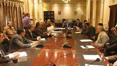 قوى عاملة البرلمان توصي بإعادة هيكلة مصانع التغذية المدرسية (صور)