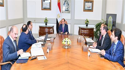 السيسي يتابع مؤشرات الأداء الاقتصادي والمالي 2019.. يكلف الحكومة بإصلاح وتطوير منظومتي التعليم والصحة.. وخفض الدين العام وعجز الموازنة.. يشدد على استفادة جميع فئات المجتمع من عوائد التنمية