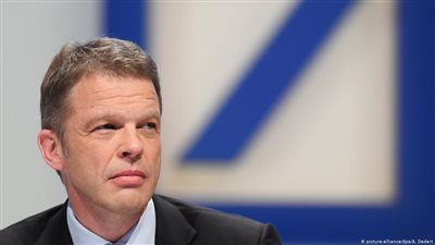 رئيس أكبر بنك في ألمانيا يقترض من سائقه!