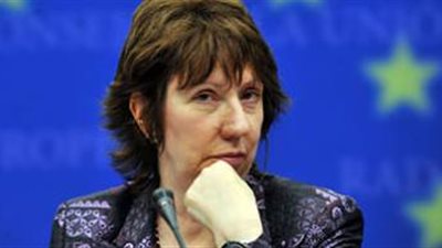 أشتون تتجول في خان الخليلي وسط هتافات تأييد للسيسي