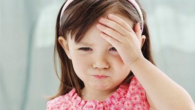 6 طرق تحمى طفلك من الإصابة بالصداع