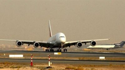 تحطم زجاج نافذة طائرة إيرباص أمريكية ونجاة 106 من ركابها