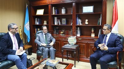 وزير الآثار يبحث مع سفير فرنسا بالقاهرة تطوير منطقة صان الحجر الأثرية