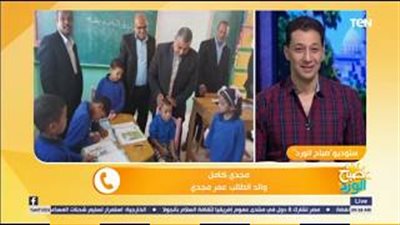 طفل مصاب بكسر في قدمه يصر على الذهاب للمدرسة بأول يوم دراسة (فيديو)