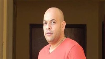 وصول تيمور السبكي إلى «جنح أكتوبر» لمحاكمته بتهمة سب نساء الصعيد