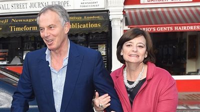 بالصور.. «ديلي ميل» تكشف علاقة «توني بلير» بمساعدته الشقراء.. زوجته تطلب إقالتها من مكتبه.. رسائل غرامية تُثير عاصفة بمنزل رئيس الوزراء البريطاني.. ومشاجرات تنتهي بوصفها بـ«ال