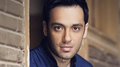 نجوم ريكوردز تستعد لطرح أغنية «واقفة جنبي» لرامي جمال