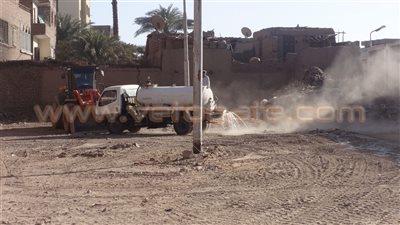 بالصور.. تمهيد شارع فرن محارب بمدينة الأقصر