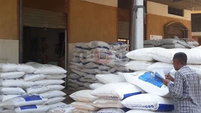 ضبط 31 طن أسمدة أزوتية مدعمة قبل بيعها في السوق السوداء بأسوان