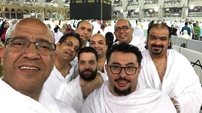 أشرف عبد الباقي في الأراضي المقدسة لأداء مناسك العمرة