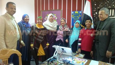 بالصور.. تكريم طالب لابتكاره شاحنا لـ7 موبايلات في وقت واحد