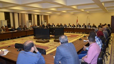 محافظ بني سويف يكلف بتوفير وسائل لتصويت كبار السن والمعاقين بالانتخابات