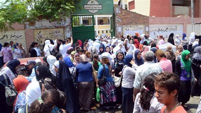 قواعد تظلمات الثانوية العامة تثير غضب الطلاب وأولياء الأمور.. عدم اصطحاب نموذج إجابة معتمد يثير القلق حول جدوى التظلمات.. وانتقادات لمنع وجود المحمول أثناء الاطلاع على الورقة