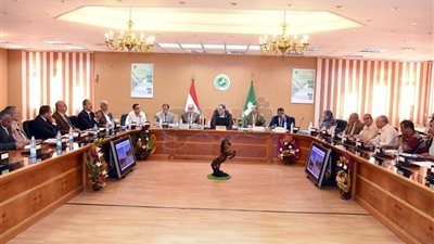 محافظ الشرقية خلال اجتماعه بالمناطق الصناعية: نسعى لمناخ استثماري قوي