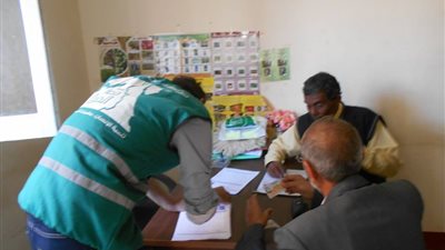 توزيع ألف شنطة غذائية على محدودي الدخل بجهينة في سوهاج (صور)