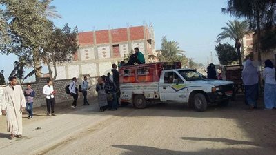 شكاوى الأهالي والسائقين من انتشار البلطجية بموقف سيارات بالفيوم (صور)