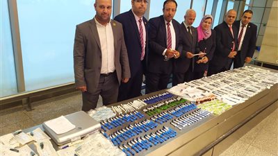 إحباط محاولة تهريب مستلزمات طبية بحوزة راكب في مطار القاهرة