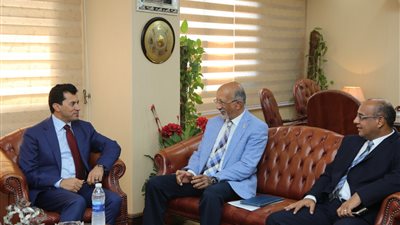 وزير الرياضة ينهي أزمة إيقاف نشاط كرة السرعة بمصر