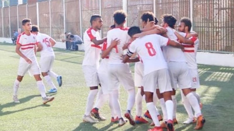 فريق الكرة بنادي