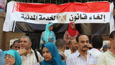 عاملون بالجهاز الإداري: قانون الخدمة المدنية الملغى أضاع حقوقنا