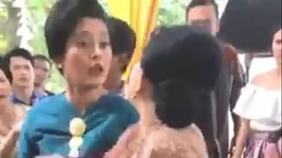 خناقة بين امرأتين على البوفيه في حفل زفاف (فيديو وصور)