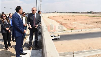 رئيس الوزراء يتفقد محور 30 يونيو استعدادا للافتتاح
