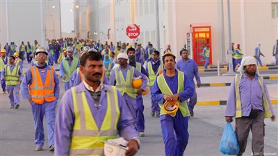 العفو الدولية: العمال الأجانب لا يزالون عرضة للاستغلال في قطر