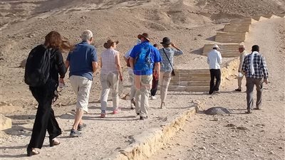 وفد سياحي من ألمانيا يزور المناطق الأثرية في المنيا (صور)