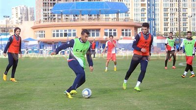 طولان يطالب «فتحي» بتجاوز أحزانه في تدريبات سموحة