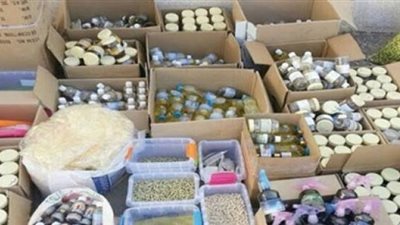 التحفظ على مستحضرات تجميل مجهولة المصدر بشركة بدون ترخيص في الهرم