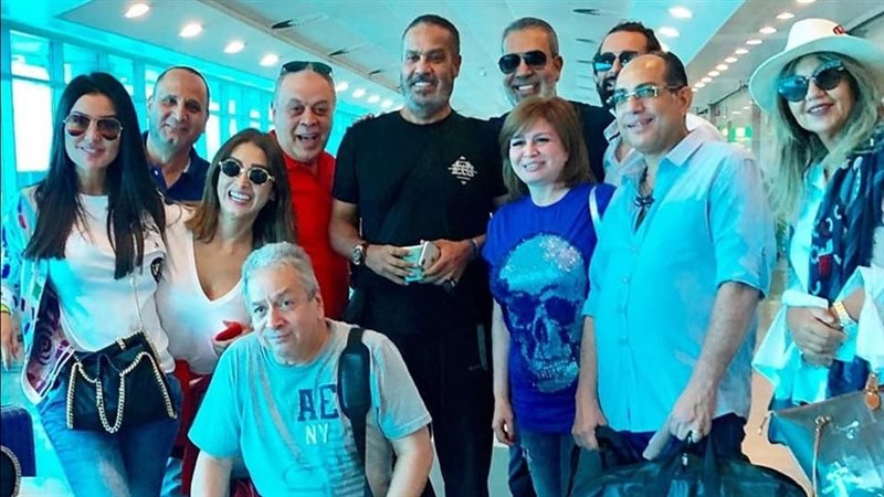 نجوم الفن يتوجهون