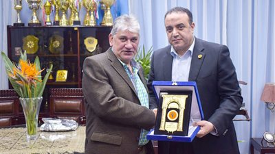 أبو زيد أمينا لشباب العاصمة بحزب تحيا مصر وإهداء درع الشمس لوهدان