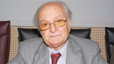 نقيب الأطباء الأسبق «حمدي السيد» يفتح خزائن أسراره.. يكشف سر توتر علاقته مع مبارك.. يوضح خطة الإخوان للسيطرة على النقابات.. وماذا قال له «حبيب العادلي» ولم يصدقه إلا بعد ثورة يناير