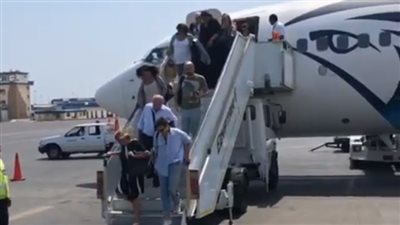 وصول نور ويسرا وإلهام شاهين وشيرين رضا إلى الجونة لحضور المهرجان (فيديو)