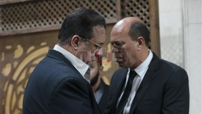 يونس ولهيطة وقاسم ومعتمد يحضرون عزاء والدة هشام يكن