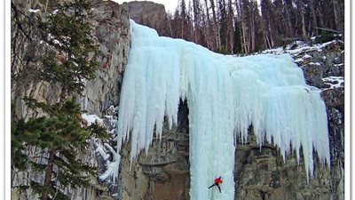 بالصور.. الشلالات المتجمدة حول العالم
