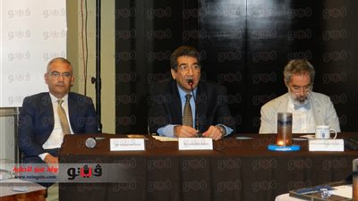 أطباء: السياسة وراء ضعف العلاقات الحميمة في المجتمع