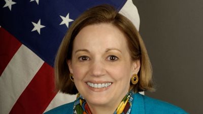 باترسون تتابع إجراءات تصدير أول شحنة فراولة مصرية لأمريكا