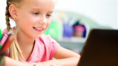 9 طرق تحمى طفلك من مخاطر التليفزيون والكمبيوتر