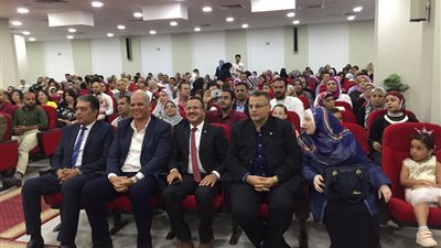 على أنغام السمسمية.. 