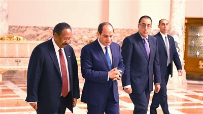 أسبوع رئاسي حافل.. السيسي يشهد المؤتمر الوطني الثامن للشباب.. يستقبل رئيس وزراء السودان ووزير خارجية فرنسا.. يتابع مؤشرات الأداء الاقتصادي والمالي.. ويحضر الجنازة العسكرية لـ
