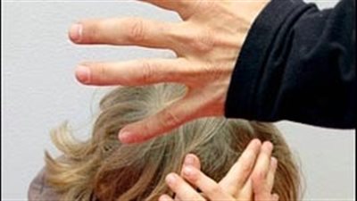 زوجة أب تعتدي على طفلة بعمود شيشة في القليوبية