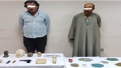 ضبط شخصين بحوزتهما 10 قطع أثرية في الجيزة