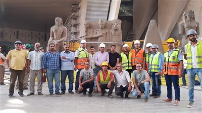 تفاصيل نقل ٤ قطع أثرية ضخمة إلى المتحف المصري الكبير لعرضها بالدرج العظيم